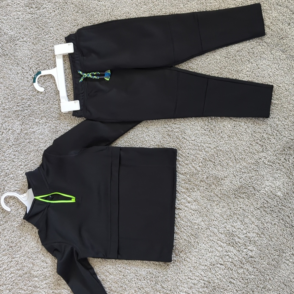 Toddler boys sweat pants + zip up sweater set
